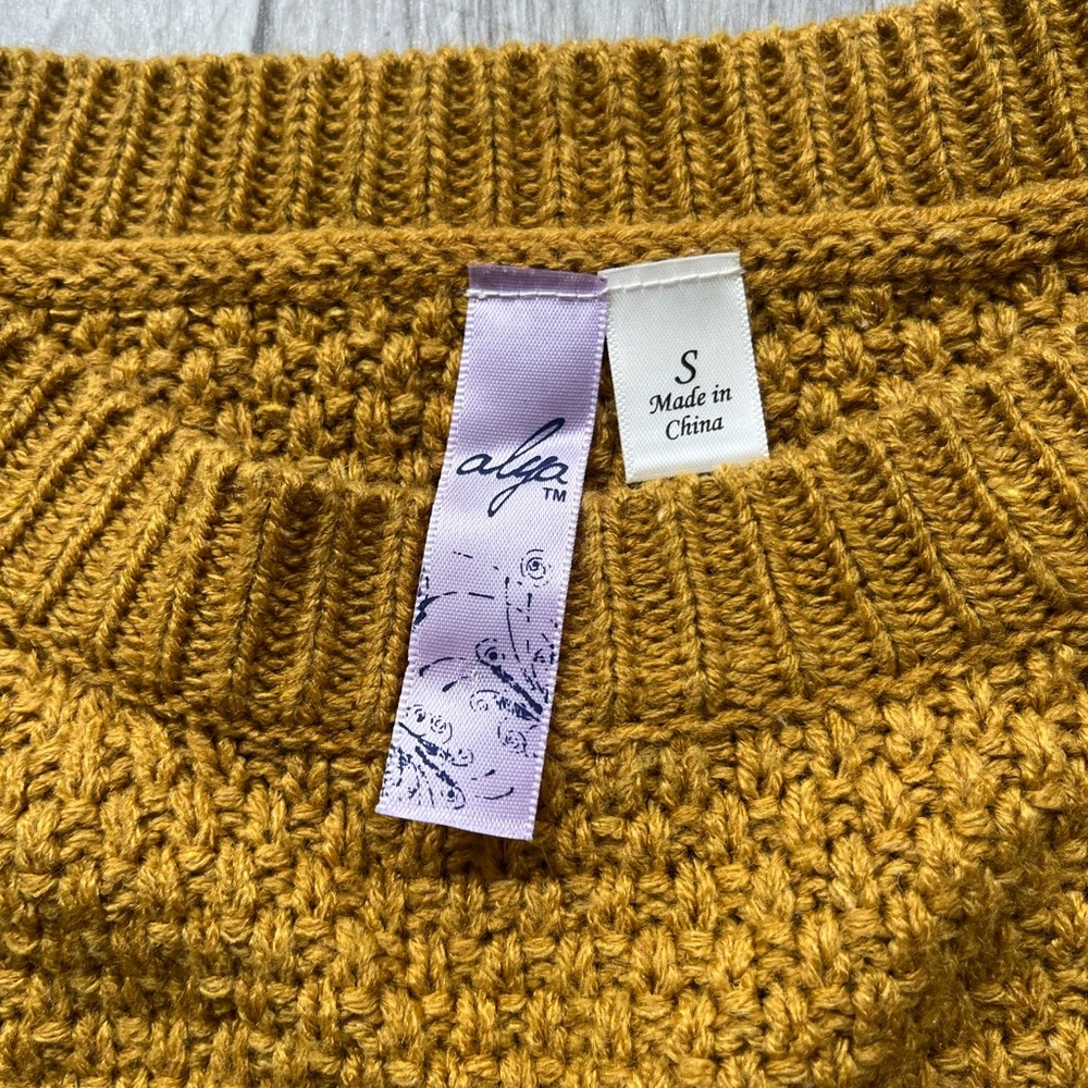 Francesca’s Mustard Sweater - Picture 3 of 3